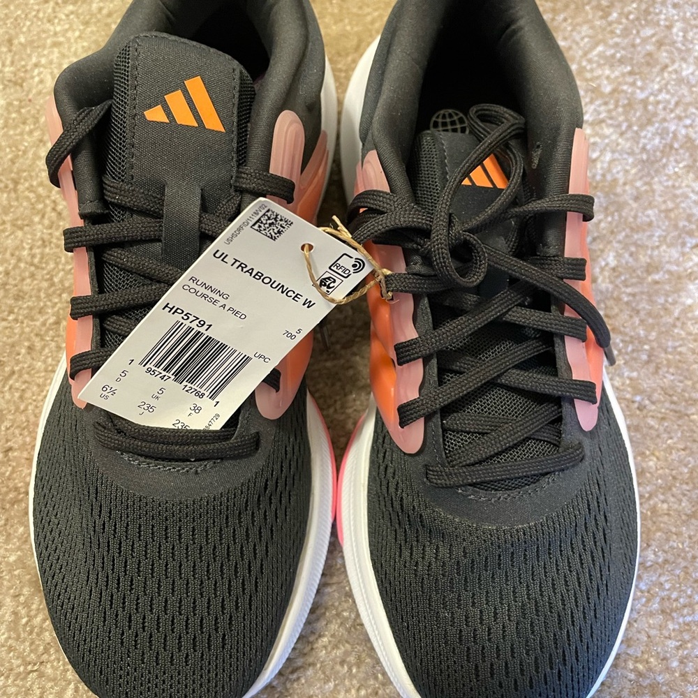 Women’s Brand New Adidas’s Trainers
